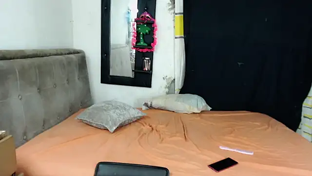 Snapshot of thalia_zomerts chatting on 03/15/25, 06:25 thalia zomerts online show from 03/15/25, 06:25