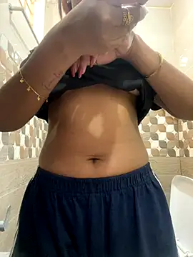 Snapshot of Soniya_776 chatting on 11/15/25, 04:10 Soniya 776 online show from 11/15/25, 04:10