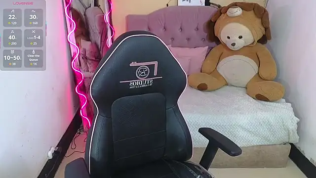 Snapshot of Chiara_tay chatting on 10/27/25, 03:32 Chiara tay online show from 10/27/25, 03:32