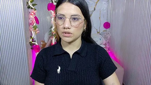 Snapshot of Chiara_tay chatting on 06/12/26, 07:13 Chiara tay online show from 06/12/26, 07:13