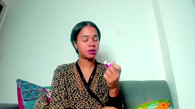 meghanSusexx online show from 12/14/25, 02:28