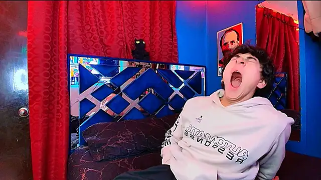 Snapshot of Luke_Howland chatting on 12/22/25, 08:28 Luke Howland online show from 12/22/25, 08:28