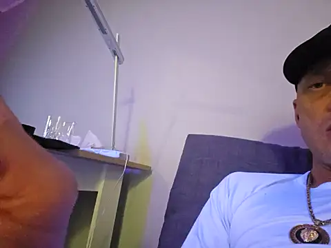 Snapshot of McdyllanXX chatting on 02/08/25, 02:15 McdyllanXX online show from 02/08/25, 02:15