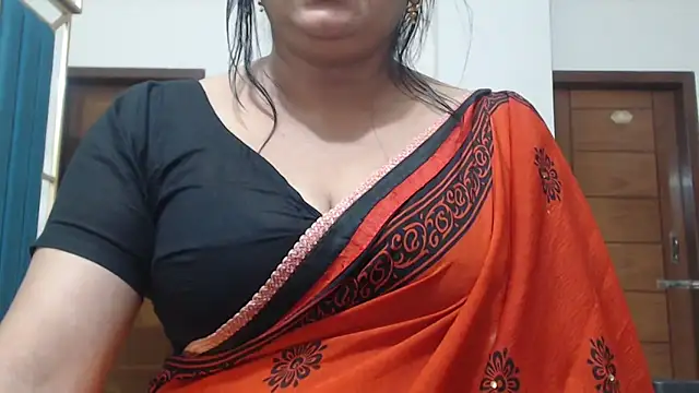 Snapshot of desi-maisa130 chatting on 04/29/26, 04:44 desi-maisa130 online show from 04/29/26, 04:44