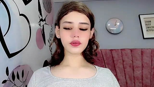 Snapshot of ValeriaAguilar chatting on 12/08/24, 03:13 ValeriaAguilar online show from 12/08/24, 03:13