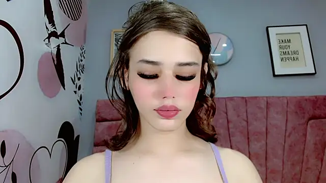 Snapshot of ValeriaAguilar chatting on 02/14/25, 10:14 ValeriaAguilar online show from 02/14/25, 10:14