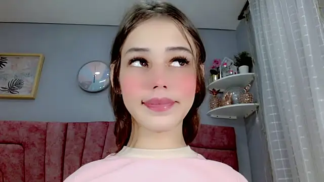 Snapshot of ValeriaAguilar chatting on 03/18/25, 11:19 ValeriaAguilar online show from 03/18/25, 11:19