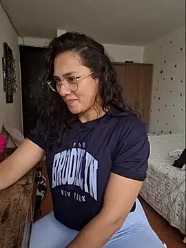 Thaliacooper  online show from 10/23/25, 06:39