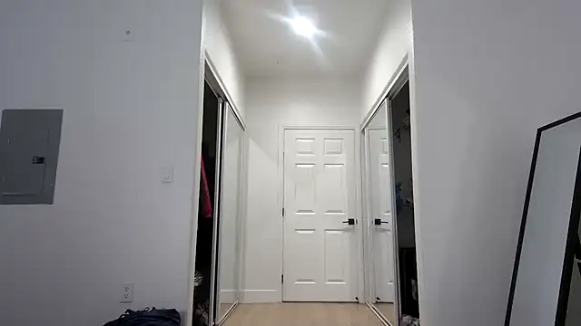 QueenLolaX online show from 06/06/26, 05:45