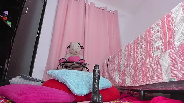 msschloee  online show from 02/18/25, 10:25