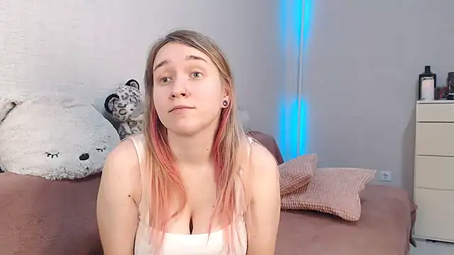 lovely hayley online show from 11/04/25, 09:47