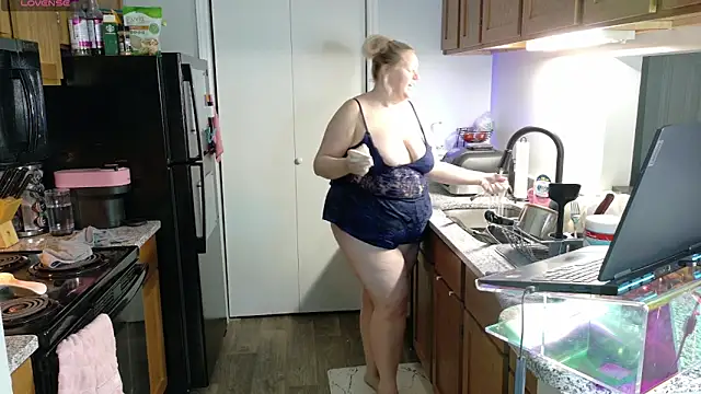 Snapshot of siennaxluxx chatting on 10/13/25, 08:20 siennaxluxx online show from 10/13/25, 08:20