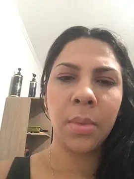 Snapshot of bellinii07 chatting on 02/22/26, 02:02 bellinii07 online show from 02/22/26, 02:02