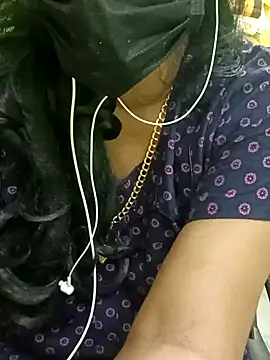 Snapshot of Aishu-tamil09 chatting on 12/08/24, 01:03 Aishu-tamil09 online show from 12/08/24, 01:03