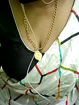 Snapshot of Aishu-tamil09 chatting on 12/20/24, 01:33 Aishu-tamil09 online show from 12/20/24, 01:33