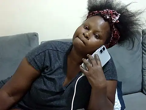 Snapshot of Pretty_lilly02 chatting on 05/17/26, 01:29 Pretty lilly02 online show from 05/17/26, 01:29