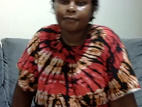 Snapshot of Pretty_lilly02 chatting on 05/27/26, 03:47 Pretty lilly02 online show from 05/27/26, 03:47