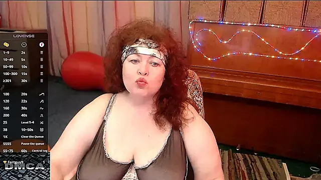 Snapshot of RoseRed69 chatting on 02/28/25, 05:48 RoseRed69 online show from 02/28/25, 05:48