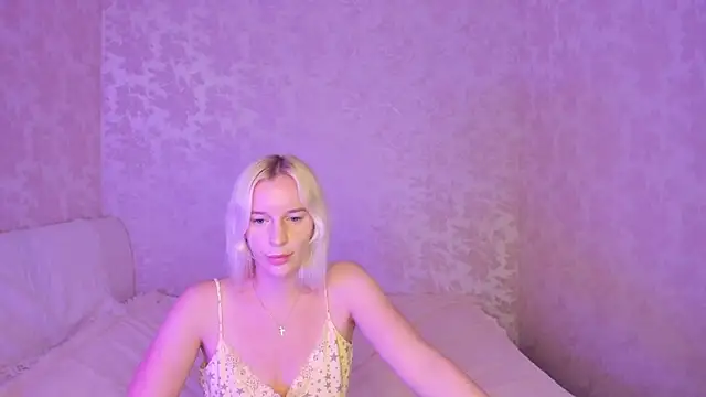 Snapshot of Amanda054 chatting on 09/14/25, 08:35 Amanda054 online show from 09/14/25, 08:35