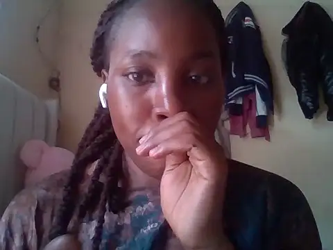 Queen loveer online show from 11/04/25, 10:58