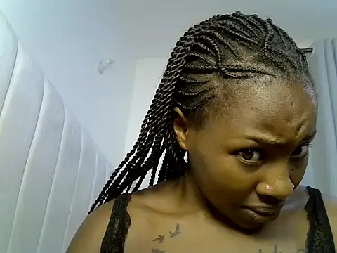 Snapshot of Queen_loveer chatting on 03/20/26, 10:42 Queen loveer online show from 03/20/26, 10:42