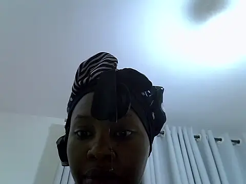 Snapshot of Queen_loveer chatting on 03/24/26, 03:22 Queen loveer online show from 03/24/26, 03:22