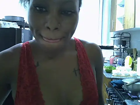 Snapshot of Queen_loveer chatting on 04/02/26, 07:55 Queen loveer online show from 04/02/26, 07:55