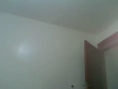 Snapshot of Queen_loveer chatting on 06/19/26, 01:32 Queen loveer online show from 06/19/26, 01:32