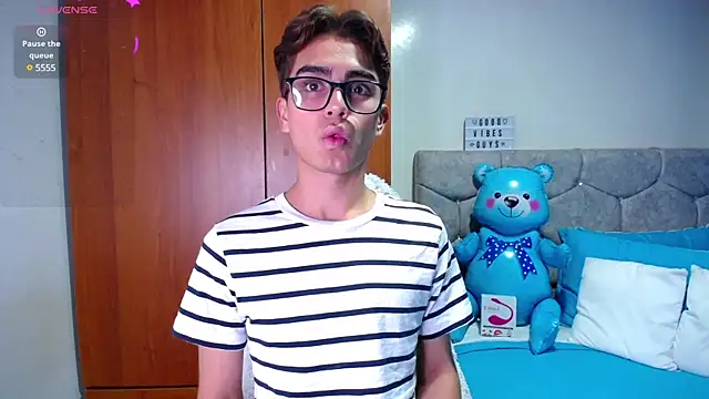 Snapshot of OwenBluee chatting on 01/22/25, 05:16 OwenBluee online show from 01/22/25, 05:16