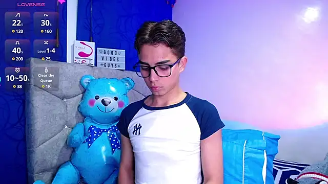 Snapshot of OwenBluee chatting on 01/28/25, 06:16 OwenBluee online show from 01/28/25, 06:16
