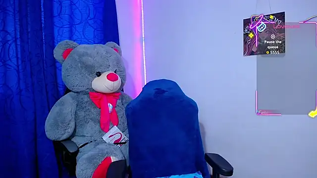 OwenBluee online show from 04/26/26, 10:57