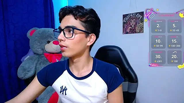 Snapshot of OwenBluee chatting on 05/14/26, 09:05 OwenBluee online show from 05/14/26, 09:05