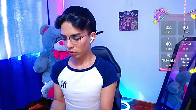 Snapshot of OwenBluee chatting on 06/11/26, 08:07 OwenBluee online show from 06/11/26, 08:07