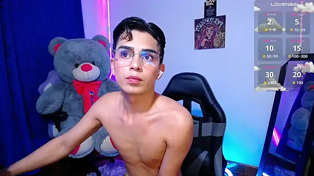 Snapshot of OwenBluee chatting on 06/14/26, 01:25 OwenBluee online show from 06/14/26, 01:25