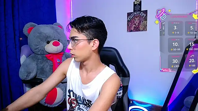 Snapshot of OwenBluee chatting on 06/20/26, 06:38 OwenBluee online show from 06/20/26, 06:38