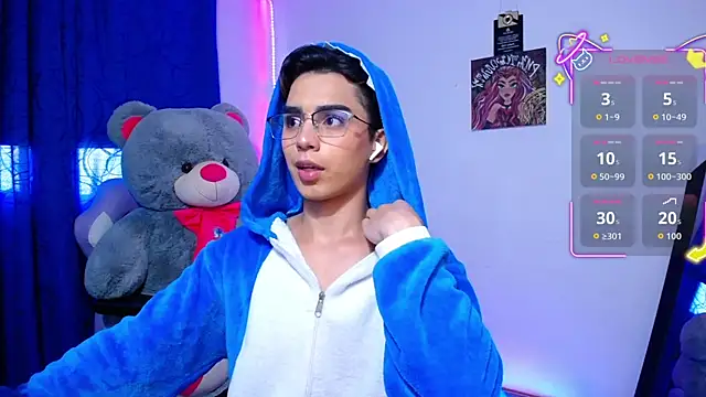 Snapshot of OwenBluee chatting on 06/25/26, 01:48 OwenBluee online show from 06/25/26, 01:48