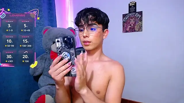 Snapshot of OwenBluee chatting on 08/03/26, 06:11 OwenBluee online show from 08/03/26, 06:11