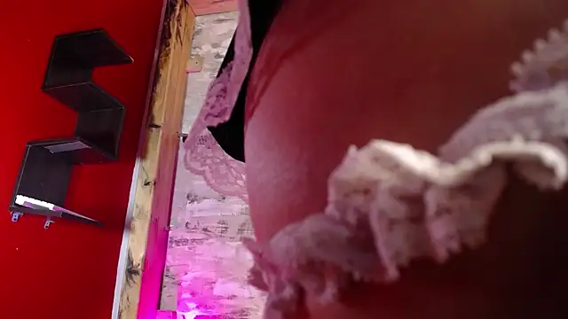 Snapshot of bombom_6 chatting on 01/23/25, 11:36 bombom 6 online show from 01/23/25, 11:36