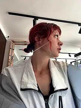 Snapshot of bombom_6 chatting on 10/11/25, 07:34 bombom 6 online show from 10/11/25, 07:34