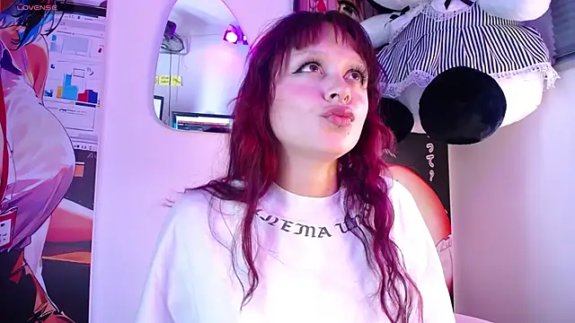 Snapshot of bombom_6 chatting on 11/06/25, 07:37 bombom 6 online show from 11/06/25, 07:37