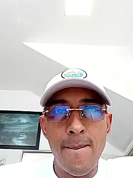 Snapshot of paisa233 chatting on 01/09/26, 03:26 paisa233 online show from 01/09/26, 03:26