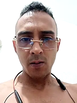 Snapshot of paisa233 chatting on 02/24/26, 04:21 paisa233 online show from 02/24/26, 04:21