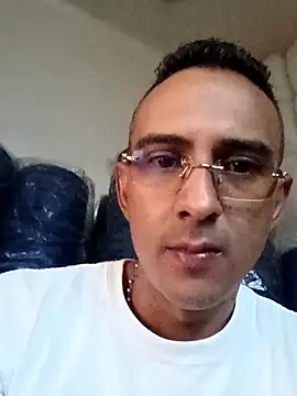 Snapshot of paisa233 chatting on 02/25/26, 02:05 paisa233 online show from 02/25/26, 02:05