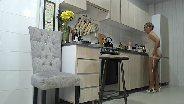 Snapshot of Jadeee_ chatting on 02/13/25, 09:38 Jadeee  online show from 02/13/25, 09:38