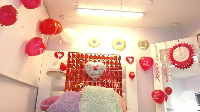 Snapshot of minene_mikami chatting on 02/14/26, 12:35 minene mikami online show from 02/14/26, 12:35