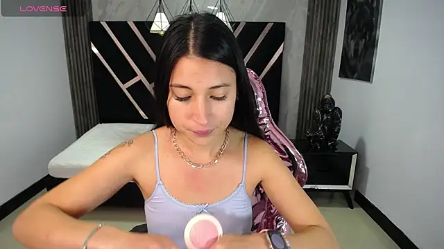 Snapshot of lizzyluk_ch chatting on 01/21/25, 03:54 lizzyluk ch online show from 01/21/25, 03:54