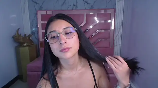 Snapshot of lizzyluk_ch chatting on 01/14/26, 08:03 lizzyluk ch online show from 01/14/26, 08:03