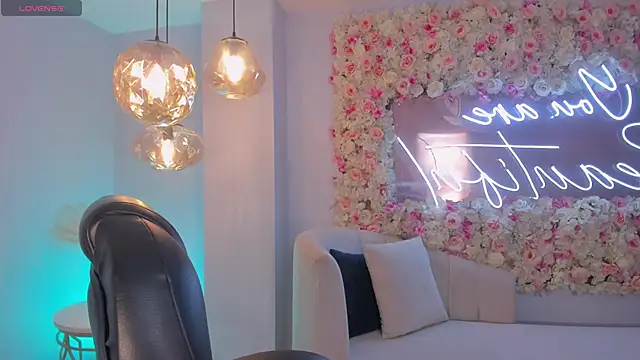 ArianaDumont online show from 10/21/25, 11:55