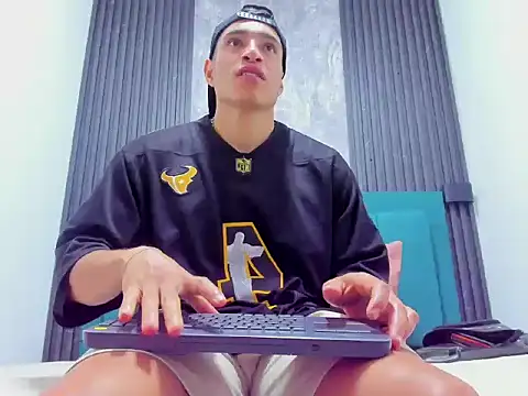 Snapshot of jack_pergurtson01 chatting on 12/01/25, 10:31 jack pergurtson01 online show from 12/01/25, 10:31