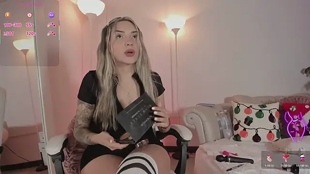 Snapshot of mariablonde_ chatting on 12/22/25, 07:00 mariablonde online show from 12/22/25, 07:00